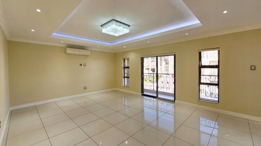 5 Bedroom Property for Sale in Kiepersol Free State